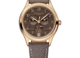 Patek Philippe Complications 4946R-001 (2025) - Brown dial 38 mm Steel case