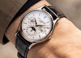 Patek Philippe Perpetual Calendar 5140G (2007) - White dial 37 mm White Gold case