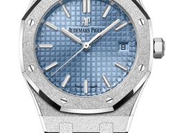 Audemars Piguet Royal Oak Selfwinding 77353BC.GG.1263BC.01 (2025) - Blue dial 34 mm White Gold case