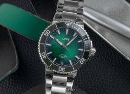 Oris Aquis Date 01 400 7769 4157-07 8 22 09PEB (Unknown (random serial)) - Green dial 42 mm Steel case