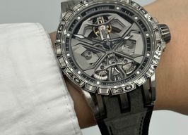 Roger Dubuis Excalibur RDDBEX0748 (2024) - Transparant wijzerplaat 45mm Titanium