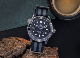 Omega Seamaster Diver 300 M 210.92.44.20.01.002 (Onbekend (willekeurig serienummer)) - Zwart wijzerplaat 44mm Keramiek