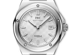 IWC Ingenieur Automatic IW328902 (2024) - Zilver wijzerplaat 40mm Staal