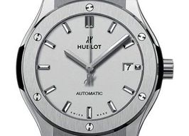 Hublot Classic Fusion 542.NX.2611.LR (2024) - Zilver wijzerplaat 42mm Titanium