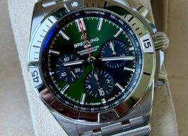 Breitling Chronomat 42 AB0134101L1A1 (2021) - Green dial 42 mm Steel case