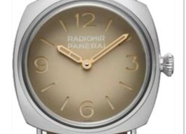 Panerai Radiomir PAM01350 (2024) - Champagne wijzerplaat 45mm Staal