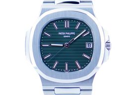 Patek Philippe Nautilus 5711/1A-014 (2021) - Green dial 40 mm Steel case