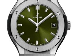 Hublot Classic Fusion Quartz 581.NX.8970.RX (2026) - Groen wijzerplaat 33mm Titanium