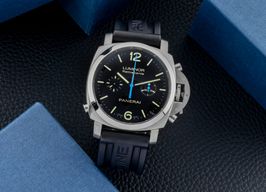 Panerai Special Editions PAM00362 (2010) - Black dial 44 mm Steel case