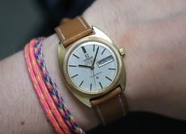 Omega Constellation 168.009 (Unknown (random serial)) - Silver dial 35 mm Yellow Gold case