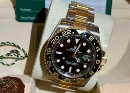 Rolex GMT-Master II 116713LN (2015) - Black dial 40 mm Gold/Steel case