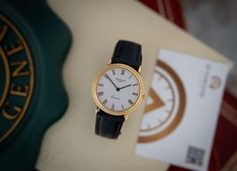 Patek Philippe Calatrava 3744 (1980) - Wit wijzerplaat 34mm Geelgoud