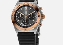 Breitling Chronomat 42 UB0134101B1S1 (2025) - Green dial 43 mm Gold/Steel case