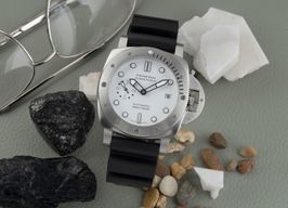 Panerai Luminor Submersible PAM01223 (2022) - White dial 42 mm Steel case