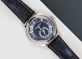 Patek Philippe Annual Calendar 5205G-010 (2017) - Black dial 40 mm White Gold case