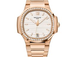 Patek Philippe Nautilus 7118/1200R-001 (2025) - Zilver wijzerplaat 35mm Roségoud