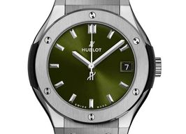 Hublot Classic Fusion 565.NX.8970.RX (2023) - Green dial 38 mm Titanium case