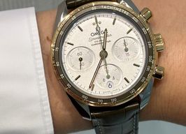 Omega Speedmaster 324.23.38.50.02.001 (2026) - Silver dial 38 mm Gold/Steel case