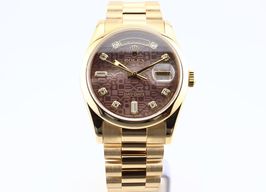 Rolex Day-Date 36 118208 (2010) - Pearl dial 36 mm Yellow Gold case