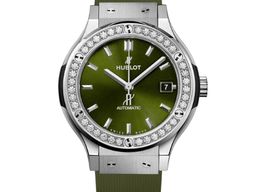 Hublot Classic Fusion 565.NX.8970.RX.1204 (2026) - Green dial 38 mm Titanium case
