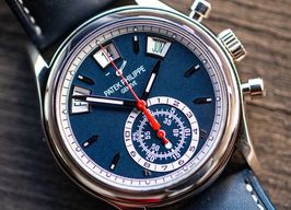 Patek Philippe Annual Calendar Chronograph 5960/01G-001 (2022) - Blauw wijzerplaat 40mm Witgoud