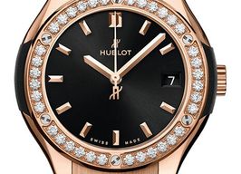 Hublot Classic Fusion Quartz 581.OX.1480.RX.1104 (2026) - Zwart wijzerplaat 33mm Roségoud