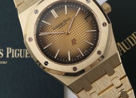 Audemars Piguet Royal Oak Jumbo 16202BA.OO.1240BA.02 (2024) - 39mm Geelgoud