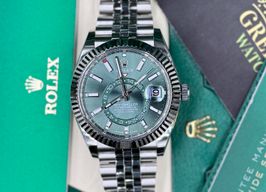 Rolex Sky-Dweller 336934 (2023) - Green dial 42 mm Gold/Steel case