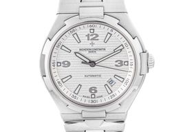 Vacheron Constantin Overseas 47040/B01A-9093 (Unknown (random serial)) - Silver dial 43 mm Steel case