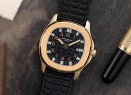 Patek Philippe Aquanaut 4960J (2006) - 30mm Geelgoud