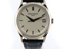 Patek Philippe Calatrava 5296G (2012) - White dial 39 mm White Gold case