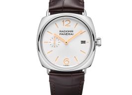 Panerai Radiomir PAM01570 (2025) - White dial 40 mm Steel case
