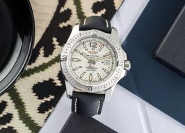 Breitling Colt Automatic A1738811/G791 (Onbekend (willekeurig serienummer)) - Wit wijzerplaat 44mm Staal