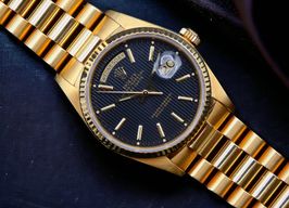 Rolex Day-Date 36 18038 (1984) - Black dial 36 mm Yellow Gold case