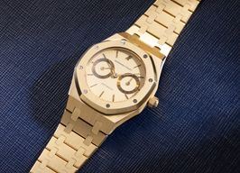 Audemars Piguet Jules Audemars 25919BC.OO.D002CR.02 (Onbekend (willekeurig serienummer)) - Champagne wijzerplaat 39mm Witgoud