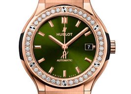 Hublot Classic Fusion 565.OX.8980.RX (2023) - Green dial 38 mm Rose Gold case