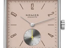NOMOS Tetra 424 (2026) - Roze wijzerplaat 30mm Staal