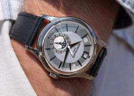 Patek Philippe Annual Calendar 5205G-001 (Unknown (random serial)) - Grey dial 40 mm White Gold case