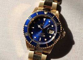 Rolex Submariner Date 16618 (2005) - Blue dial 40 mm Yellow Gold case