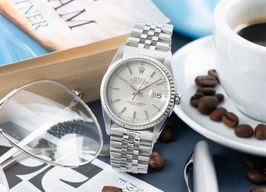 Rolex Datejust 36 16220 (Onbekend (willekeurig serienummer)) - Zilver wijzerplaat 36mm Staal