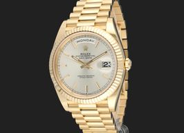 Rolex Day-Date 40 228238 (2023) - Zilver wijzerplaat 40mm Geelgoud