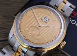 Tudor Glamour Double Date 57103 (2024) - Champagne dial 42 mm Steel case
