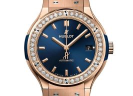 Hublot Classic Fusion Blue 565.OX.7180.RX.1204 (2024) - Blauw wijzerplaat 38mm Roségoud