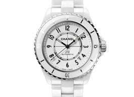 Chanel J12 H5700 -