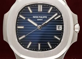 Patek Philippe Nautilus 5811/1G-001 (2022) - Blauw wijzerplaat 41mm Witgoud