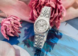 Rolex Lady-Datejust 79174 (Onbekend (willekeurig serienummer)) - Zilver wijzerplaat 26mm Staal