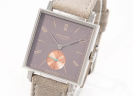 NOMOS Tetra 475 -
