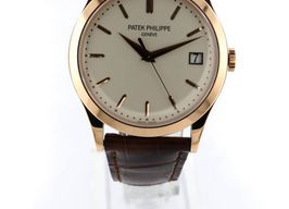 Patek Philippe Calatrava 5296R (2007) - Silver dial 39 mm Rose Gold case