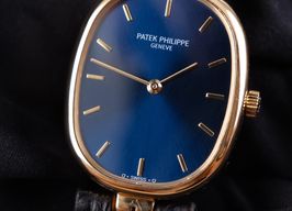 Patek Philippe Golden Ellipse 4826 (Onbekend (willekeurig serienummer)) - Blauw wijzerplaat 23mm Geelgoud