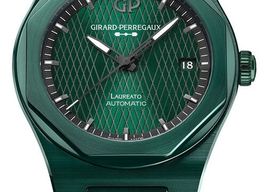 Girard-Perregaux Laureato 81005-32-3080-1CX (2026) - Green dial 39 mm Ceramic case